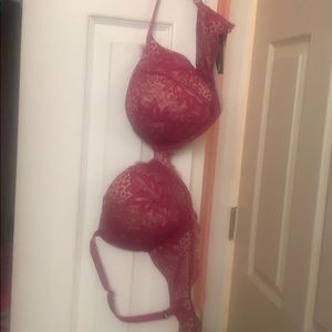 Victoria’s Secret bombshell push up bra